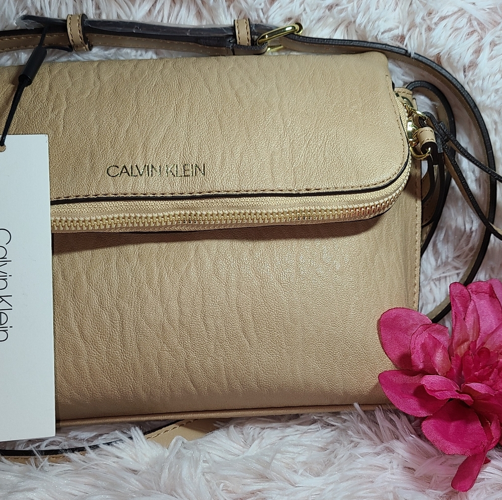 Calvin Klein | Elaine Crossbody